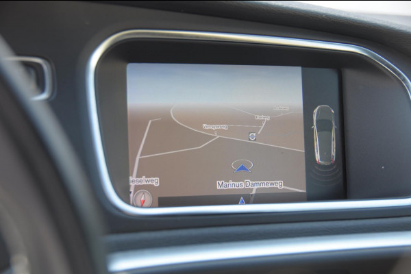 Volvo V40 T4 190PK Automaat Business Sport / Trekhaak / Leder met alcantara interieur / R-Design / Stoelverwarming / Bluetooth / Parkeersensoren / navigatie