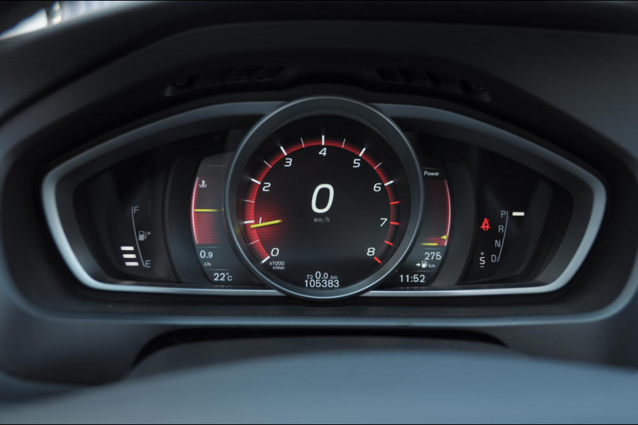 Volvo V40 T4 190PK Automaat Business Sport / Trekhaak / Leder met alcantara interieur / R-Design / Stoelverwarming / Bluetooth / Parkeersensoren / navigatie