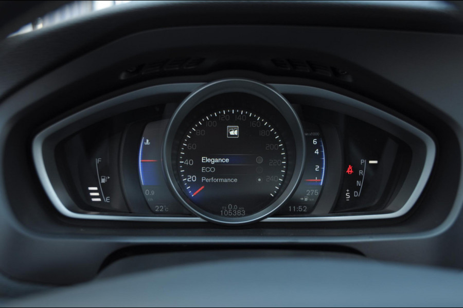 Volvo V40 T4 190PK Automaat Business Sport / Trekhaak / Leder met alcantara interieur / R-Design / Stoelverwarming / Bluetooth / Parkeersensoren / navigatie