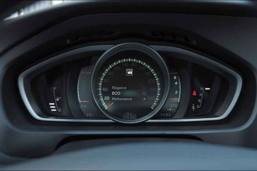Volvo V40 T4 190PK Automaat Business Sport / Trekhaak / Leder met alcantara interieur / R-Design / Stoelverwarming / Bluetooth / Parkeersensoren / navigatie
