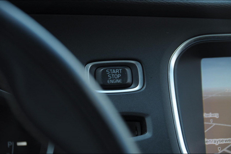 Volvo V40 T4 190PK Automaat Business Sport / Trekhaak / Leder met alcantara interieur / R-Design / Stoelverwarming / Bluetooth / Parkeersensoren / navigatie