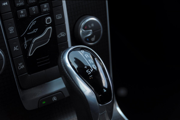 Volvo V40 T4 190PK Automaat Business Sport / Trekhaak / Leder met alcantara interieur / R-Design / Stoelverwarming / Bluetooth / Parkeersensoren / navigatie