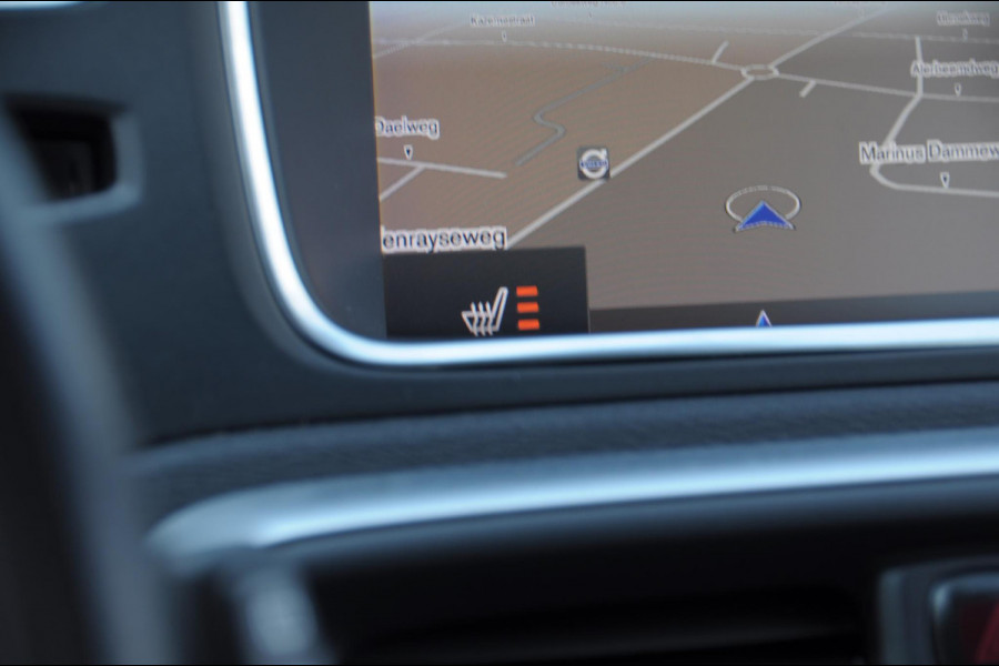 Volvo V40 T4 190PK Automaat Business Sport / Trekhaak / Leder met alcantara interieur / R-Design / Stoelverwarming / Bluetooth / Parkeersensoren / navigatie