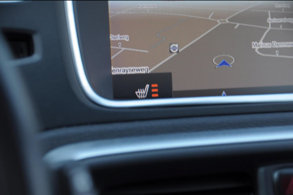 Volvo V40 T4 190PK Automaat Business Sport / Trekhaak / Leder met alcantara interieur / R-Design / Stoelverwarming / Bluetooth / Parkeersensoren / navigatie
