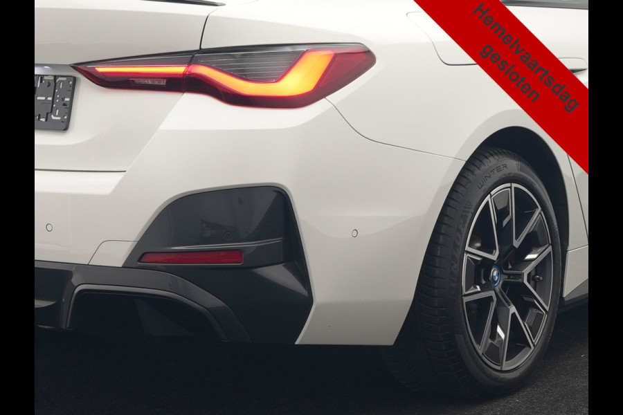 BMW i4 eDrive35 M Sport 70 kWh 286pk Dealer O.H | Trekhaak Af Fabriek | Adaptive Cruise | 360 Camera | Alcantara Sportstoelen Verwarmd | Widescreen Navi | Apple Carplay | Virtual | DAB | 18" L.M |