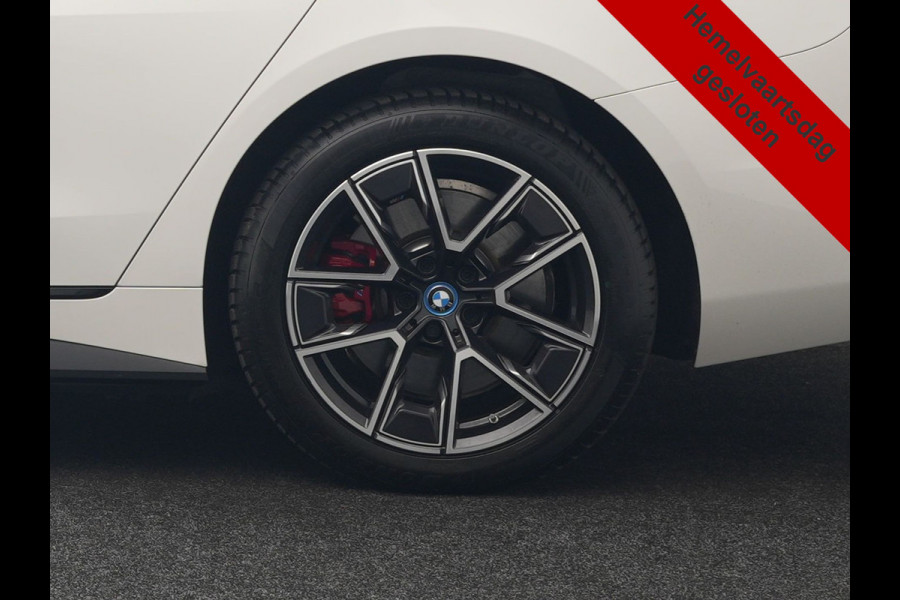 BMW i4 eDrive35 M Sport 70 kWh 286pk Dealer O.H | Trekhaak Af Fabriek | Adaptive Cruise | 360 Camera | Alcantara Sportstoelen Verwarmd | Widescreen Navi | Apple Carplay | Virtual | DAB | 18" L.M |