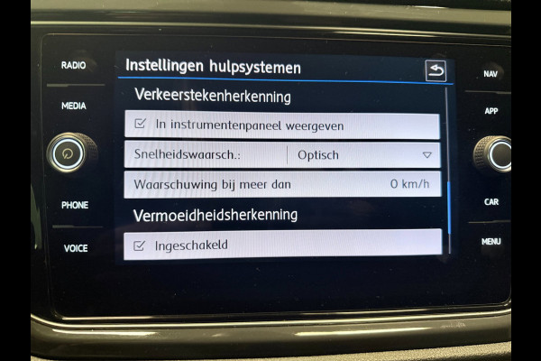 Volkswagen T-Roc 1.0 TSI Sport V-COCKPIT/NAVI/CAM/DAB/CARPLAY/ECC/PDC/CRUISE///
