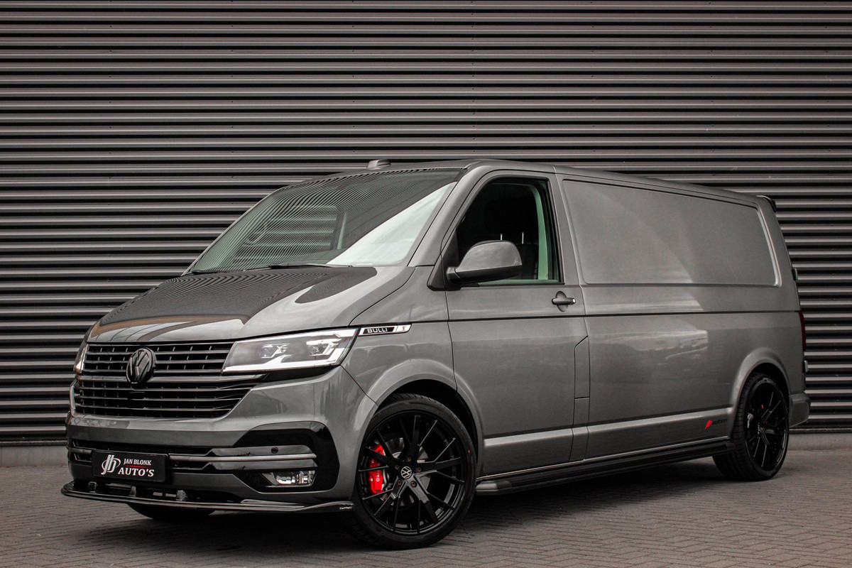 Volkswagen Transporter 2.0 TDI L2H1 150PK JB- EDITION DSG / PDC / VERLAGINGSVEREN / LEDEREN BEKLEDING / FULL / APPLE CARPLAY /NAVI