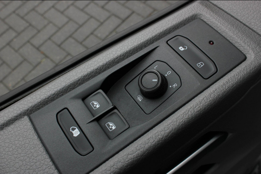 Volkswagen Transporter 2.0 TDI L2H1 150PK JB- EDITION DSG / PDC / VERLAGINGSVEREN / LEDEREN BEKLEDING / FULL / APPLE CARPLAY /NAVI