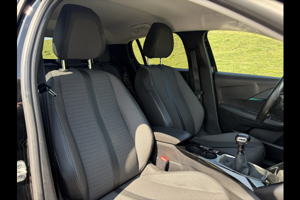 Peugeot 208 1.2 PureTech Allure !!! Verkocht !!! 1e Eigenaar | Dealeronderhouden & DB-Riem reeds vervangen | Apple Carplay/Android Auto | DAB + | NAVI | 3D Cockpit