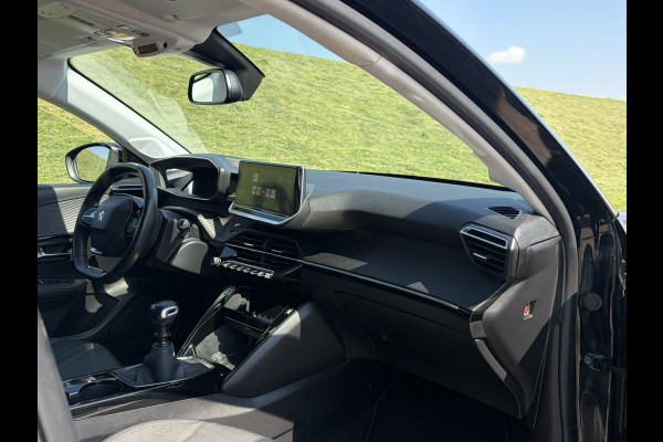Peugeot 208 1.2 PureTech Allure !!! Verkocht !!! 1e Eigenaar | Dealeronderhouden & DB-Riem reeds vervangen | Apple Carplay/Android Auto | DAB + | NAVI | 3D Cockpit