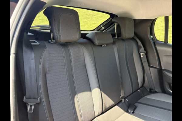 Peugeot 208 1.2 PureTech Allure !!! Verkocht !!! 1e Eigenaar | Dealeronderhouden & DB-Riem reeds vervangen | Apple Carplay/Android Auto | DAB + | NAVI | 3D Cockpit