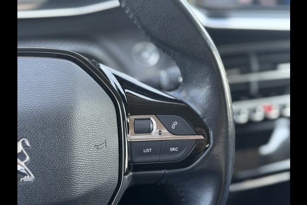 Peugeot 208 1.2 PureTech Allure !!! Verkocht !!! 1e Eigenaar | Dealeronderhouden & DB-Riem reeds vervangen | Apple Carplay/Android Auto | DAB + | NAVI | 3D Cockpit