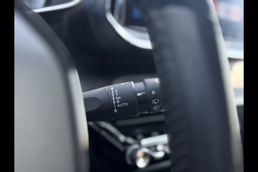 Peugeot 208 1.2 PureTech Allure !!! Verkocht !!! 1e Eigenaar | Dealeronderhouden & DB-Riem reeds vervangen | Apple Carplay/Android Auto | DAB + | NAVI | 3D Cockpit