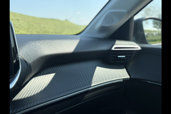 Peugeot 208 1.2 PureTech Allure !!! Verkocht !!! 1e Eigenaar | Dealeronderhouden & DB-Riem reeds vervangen | Apple Carplay/Android Auto | DAB + | NAVI | 3D Cockpit