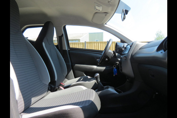 Toyota Aygo 1.0 VVT-i x-play | AIRCO | CRUISE CONTROL | ACHTERUITRIJCAMERA | DEALER OH |