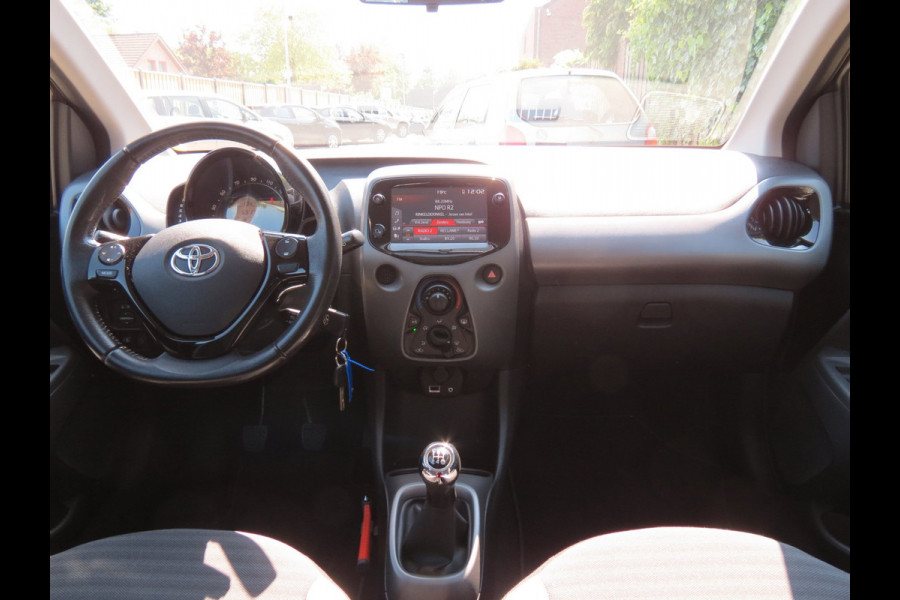 Toyota Aygo 1.0 VVT-i x-play | AIRCO | CRUISE CONTROL | ACHTERUITRIJCAMERA | DEALER OH |