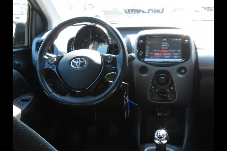 Toyota Aygo 1.0 VVT-i x-play | AIRCO | CRUISE CONTROL | ACHTERUITRIJCAMERA | DEALER OH |
