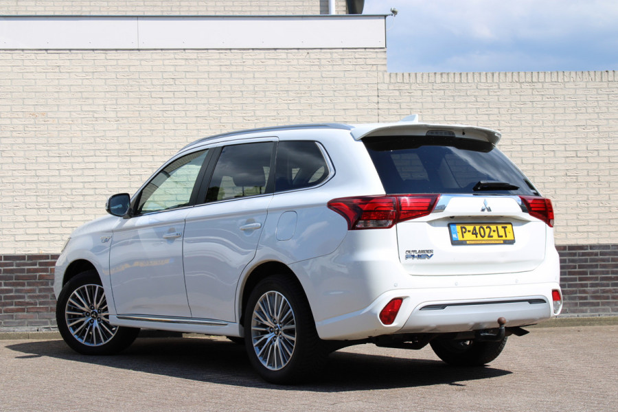 Mitsubishi Outlander 2.4 PHEV Intense+ | Trekhaak | Camera | Navigatie | Stoelverwarming