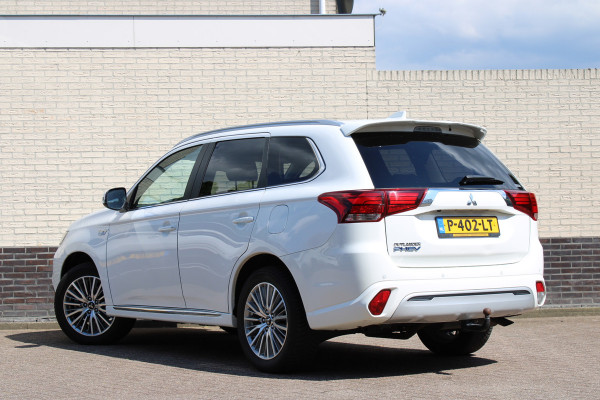 Mitsubishi Outlander 2.4 PHEV Intense+ | Trekhaak | Camera | Navigatie | Stoelverwarming