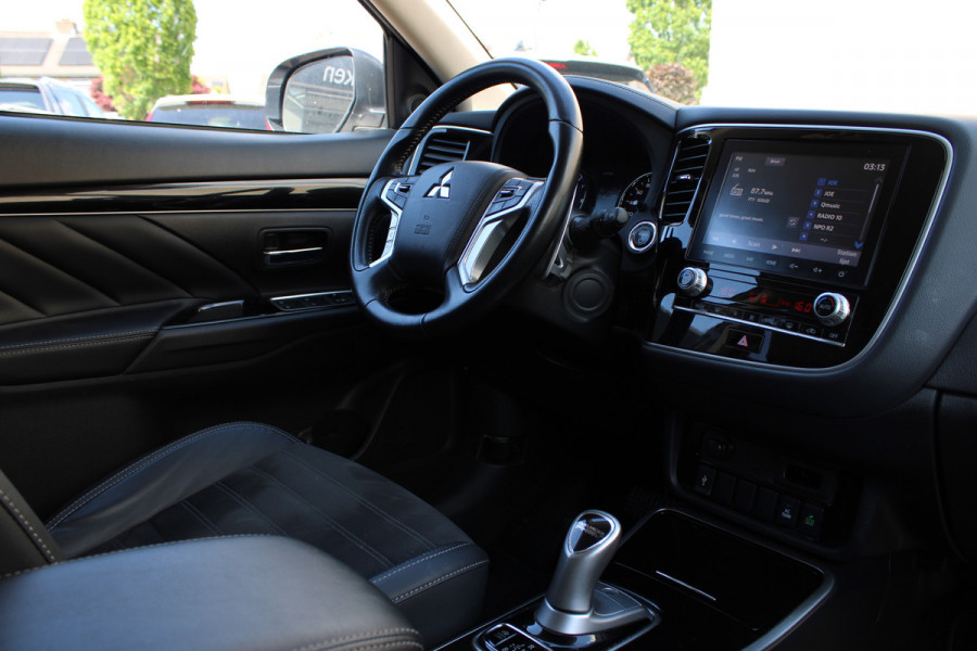Mitsubishi Outlander 2.4 PHEV Intense+ | Trekhaak | Camera | Navigatie | Stoelverwarming