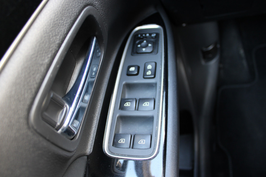 Mitsubishi Outlander 2.4 PHEV Intense+ | Trekhaak | Camera | Navigatie | Stoelverwarming