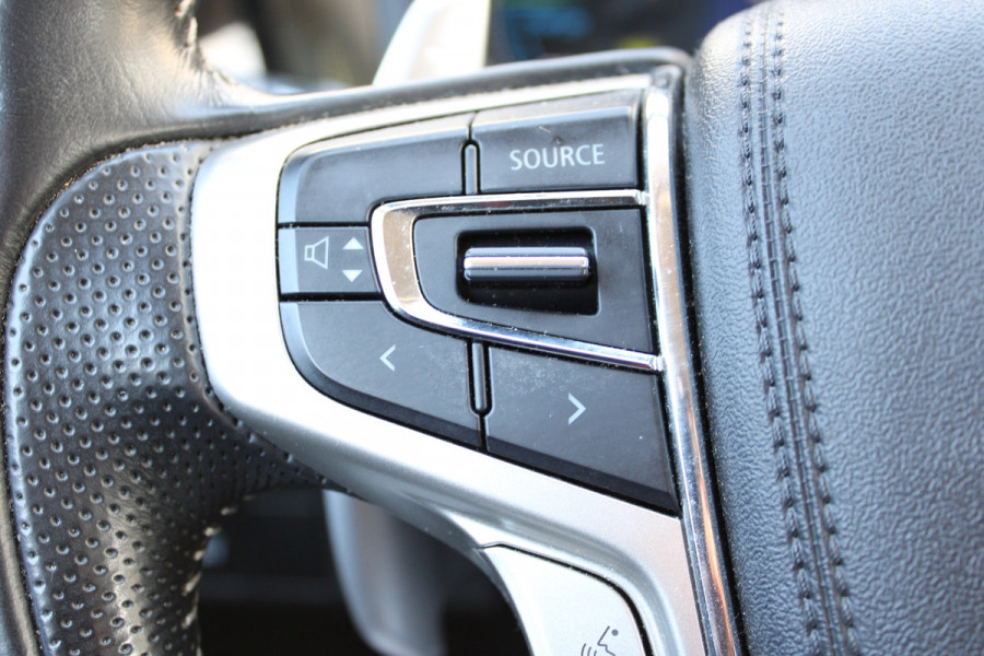 Mitsubishi Outlander 2.4 PHEV Intense+ | Trekhaak | Camera | Navigatie | Stoelverwarming