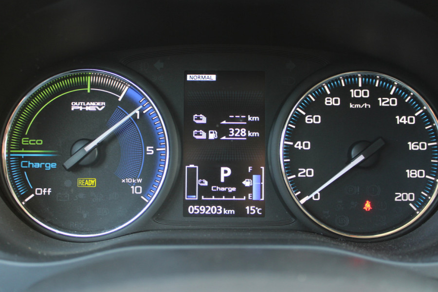 Mitsubishi Outlander 2.4 PHEV Intense+ | Trekhaak | Camera | Navigatie | Stoelverwarming