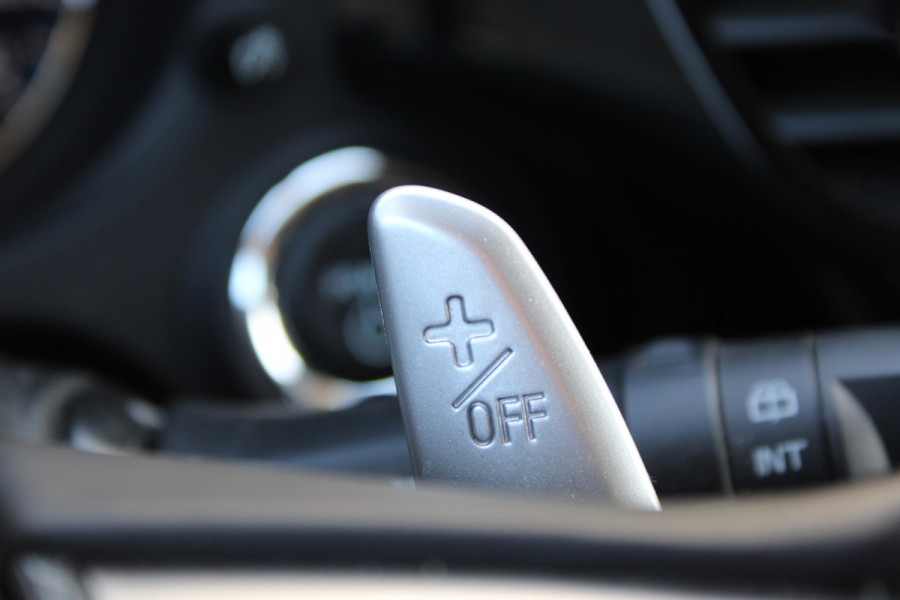 Mitsubishi Outlander 2.4 PHEV Intense+ | Trekhaak | Camera | Navigatie | Stoelverwarming