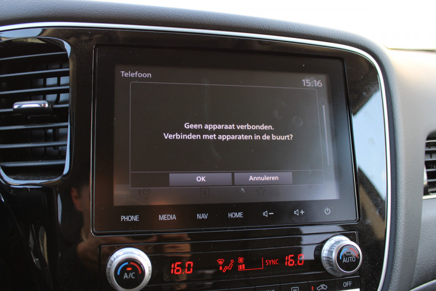 Mitsubishi Outlander 2.4 PHEV Intense+ | Trekhaak | Camera | Navigatie | Stoelverwarming