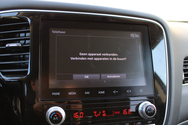 Mitsubishi Outlander 2.4 PHEV Intense+ | Trekhaak | Camera | Navigatie | Stoelverwarming