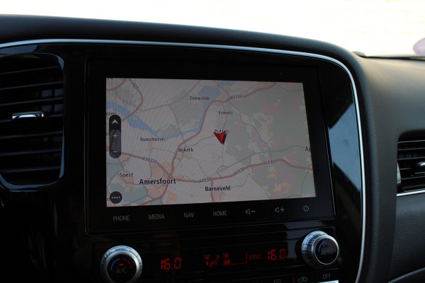 Mitsubishi Outlander 2.4 PHEV Intense+ | Trekhaak | Camera | Navigatie | Stoelverwarming