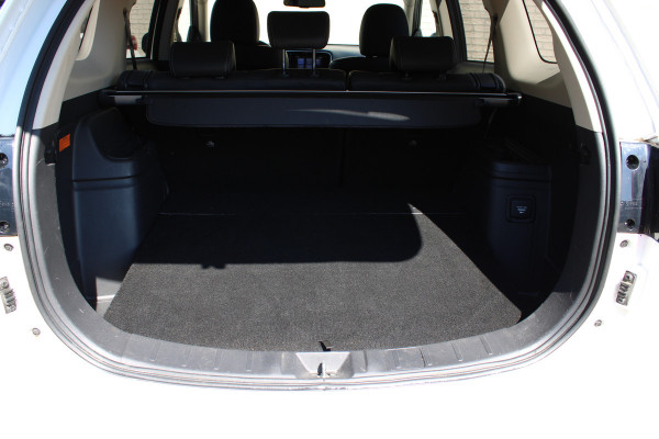 Mitsubishi Outlander 2.4 PHEV Intense+ | Trekhaak | Camera | Navigatie | Stoelverwarming