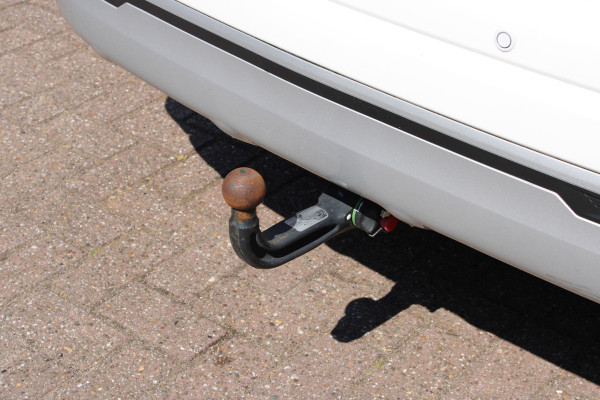 Mitsubishi Outlander 2.4 PHEV Intense+ | Trekhaak | Camera | Navigatie | Stoelverwarming