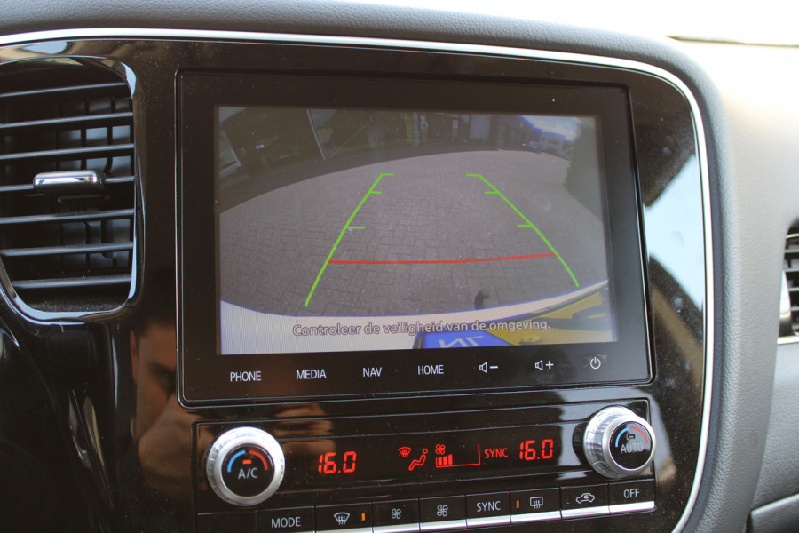 Mitsubishi Outlander 2.4 PHEV Intense+ | Trekhaak | Camera | Navigatie | Stoelverwarming