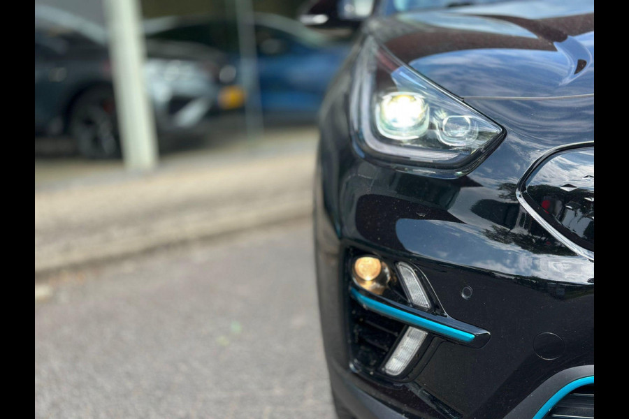 Kia e-Niro ExecutiveLine SKY 64 kWh | SOH: 95,6% | Schuifdak | 3 Fase | Warmtepomp | Leder | Adaptive CC | Climate |