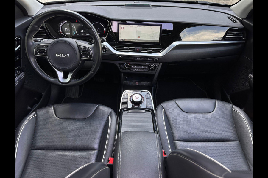 Kia e-Niro ExecutiveLine SKY 64 kWh | SOH: 95,6% | Schuifdak | 3 Fase | Warmtepomp | Leder | Adaptive CC | Climate |