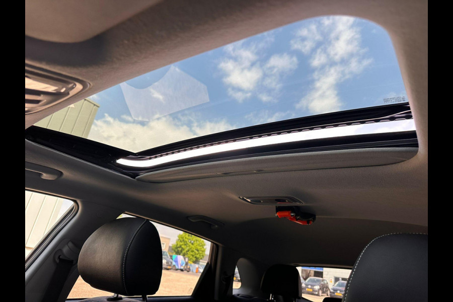 Kia e-Niro ExecutiveLine SKY 64 kWh | SOH: 95,6% | Schuifdak | 3 Fase | Warmtepomp | Leder | Adaptive CC | Climate |