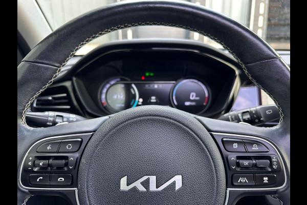 Kia e-Niro ExecutiveLine SKY 64 kWh | SOH: 95,6% | Schuifdak | 3 Fase | Warmtepomp | Leder | Adaptive CC | Climate |