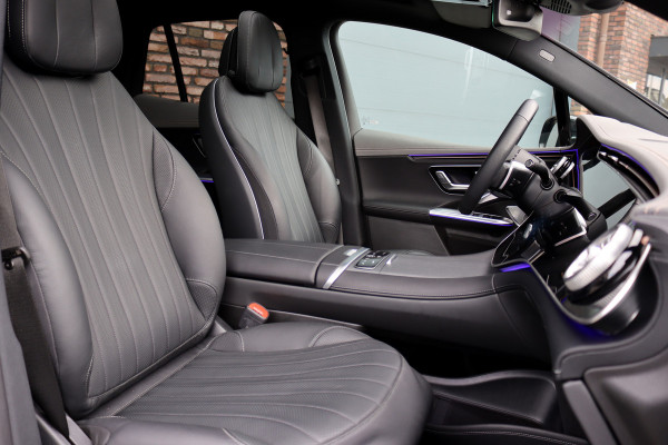Mercedes-Benz EQE SUV 500 4MATIC AMG Line 91 kWh | 65.000,- ex BTW | Luchtvering | Hyperscreen | Achterasbesturing | Distronic+ | Massage | HUD | Stoelventilatie | Trekhaak | Memory | Verwarmd Stuurwiel | 22kW |