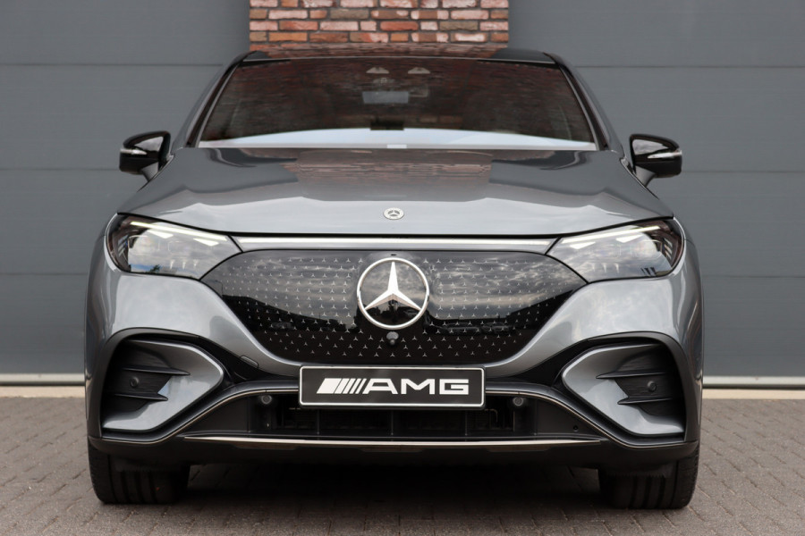 Mercedes-Benz EQE SUV 500 4MATIC AMG Line 91 kWh | 65.000,- ex BTW | Luchtvering | Hyperscreen | Achterasbesturing | Distronic+ | Massage | HUD | Stoelventilatie | Trekhaak | Memory | Verwarmd Stuurwiel | 22kW |
