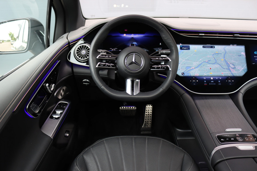 Mercedes-Benz EQE SUV 500 4MATIC AMG Line 91 kWh | 65.000,- ex BTW | Luchtvering | Hyperscreen | Achterasbesturing | Distronic+ | Massage | HUD | Stoelventilatie | Trekhaak | Memory | Verwarmd Stuurwiel | 22kW |