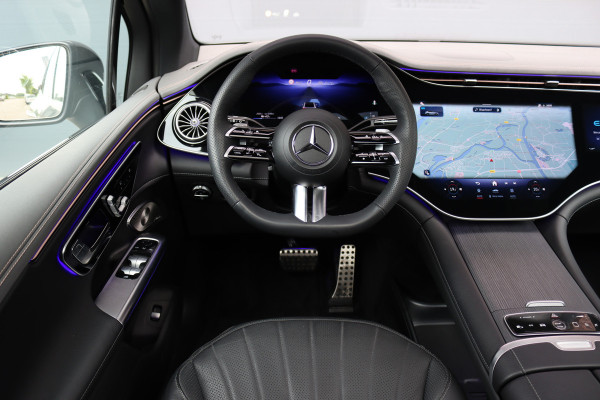 Mercedes-Benz EQE SUV 500 4MATIC AMG Line 91 kWh | 65.000,- ex BTW | Luchtvering | Hyperscreen | Achterasbesturing | Distronic+ | Massage | HUD | Stoelventilatie | Trekhaak | Memory | Verwarmd Stuurwiel | 22kW |