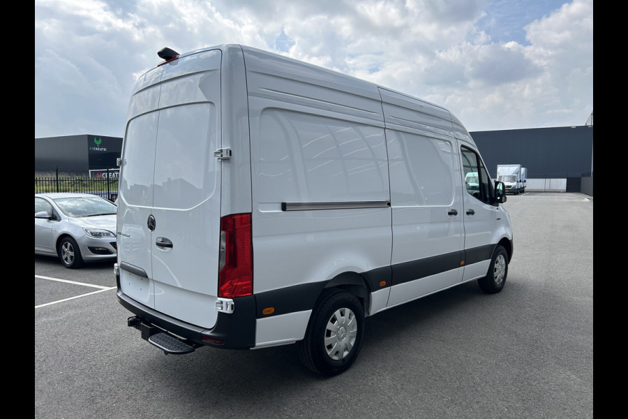 Mercedes-Benz eSprinter 320 L2 H2 Pro 81kWh / Snel laden 115Kw / Trekhaak / MBUX / Navigatie / Camera / Cruise control / Airco / 270 Graden achterdeuren