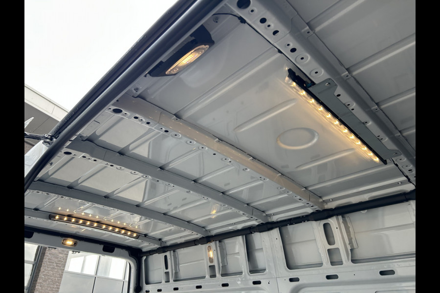 Mercedes-Benz eSprinter 320 L2 H2 Pro 81kWh / Snel laden 115Kw / Trekhaak / MBUX / Navigatie / Camera / Cruise control / Airco / 270 Graden achterdeuren