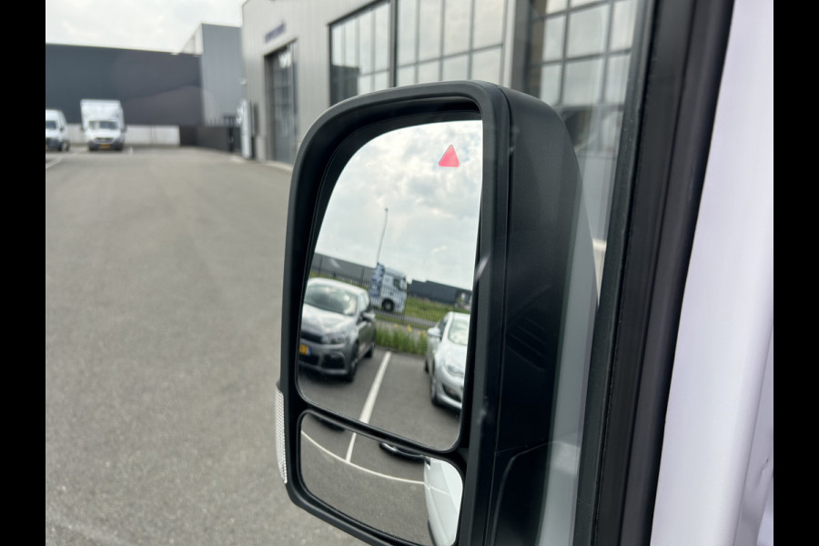 Mercedes-Benz eSprinter 320 L2 H2 Pro 81kWh / Snel laden 115Kw / Trekhaak / MBUX / Navigatie / Camera / Cruise control / Airco / 270 Graden achterdeuren