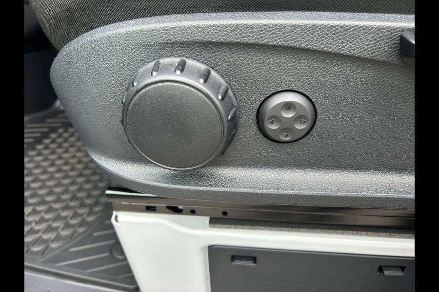 Mercedes-Benz eSprinter 320 L2 H2 Pro 81kWh / Snel laden 115Kw / Trekhaak / MBUX / Navigatie / Camera / Cruise control / Airco / 270 Graden achterdeuren