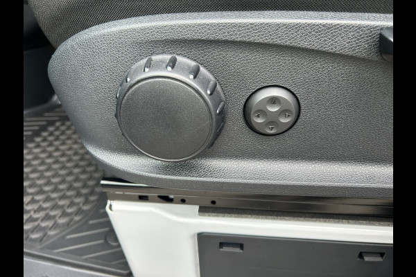Mercedes-Benz eSprinter 320 L2 H2 Pro 81kWh / Snel laden 115Kw / Trekhaak / MBUX / Navigatie / Camera / Cruise control / Airco / 270 Graden achterdeuren