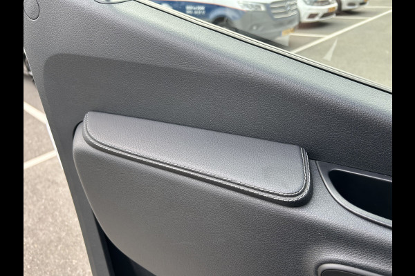 Mercedes-Benz eSprinter 320 L2 H2 Pro 81kWh / Snel laden 115Kw / Trekhaak / MBUX / Navigatie / Camera / Cruise control / Airco / 270 Graden achterdeuren