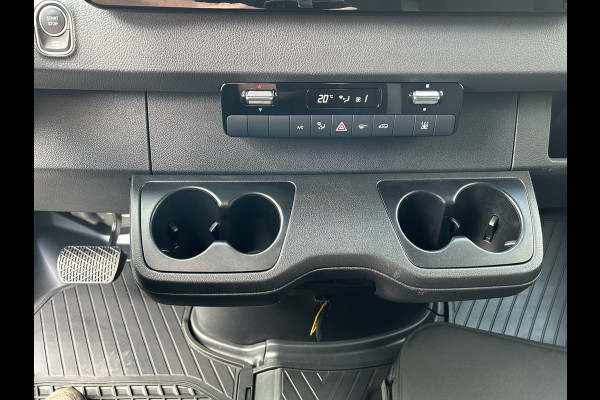 Mercedes-Benz eSprinter 320 L2 H2 Pro 81kWh / Snel laden 115Kw / Trekhaak / MBUX / Navigatie / Camera / Cruise control / Airco / 270 Graden achterdeuren
